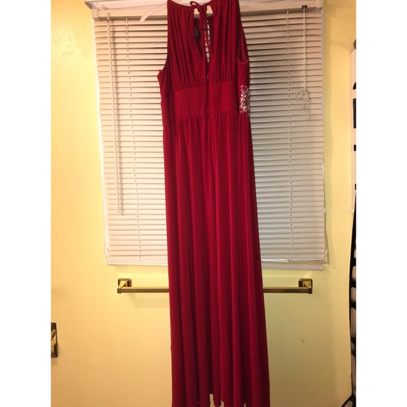 Formal dress - Picture 2 of 2